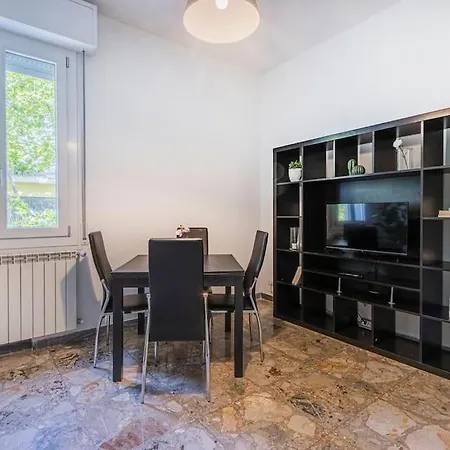 Famileisure Near Policlinico & *