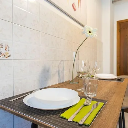 Famileisure Near Policlinico & מודנה