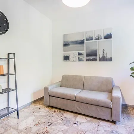 Famileisure Near Policlinico & Apartment