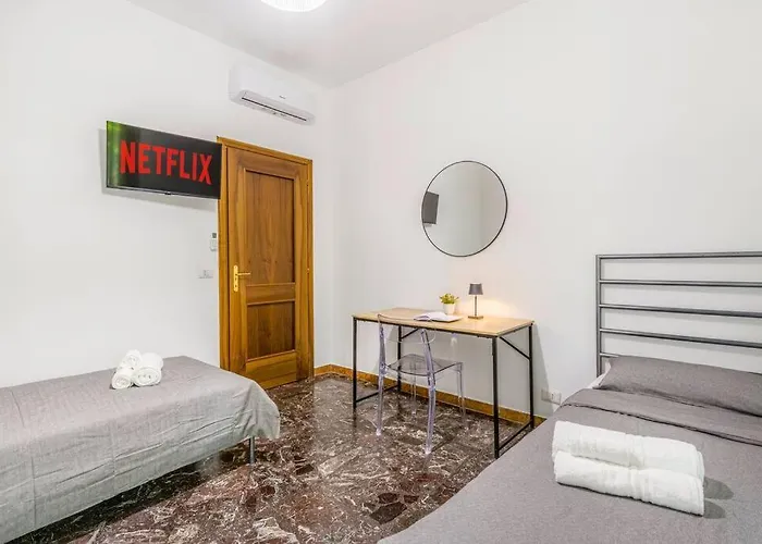 Famileisure Near Policlinico & Διαμέρισμα